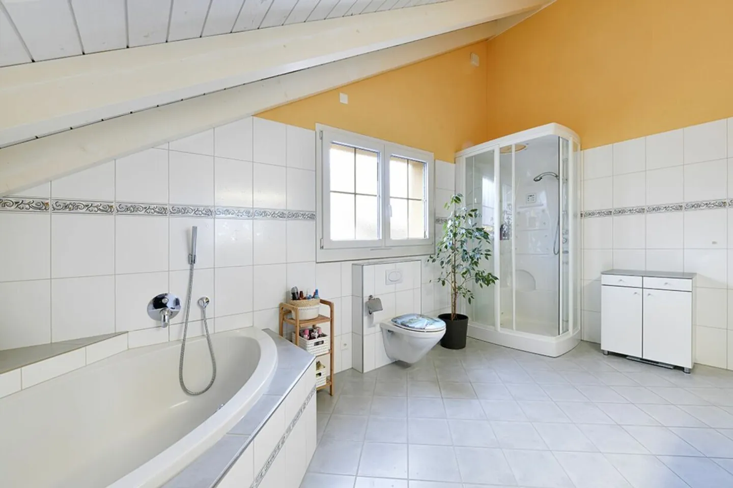 Casa unifamiliare di 5,5 locali in una posizione meravigliosamente soleggiata - Foto 10 di 21