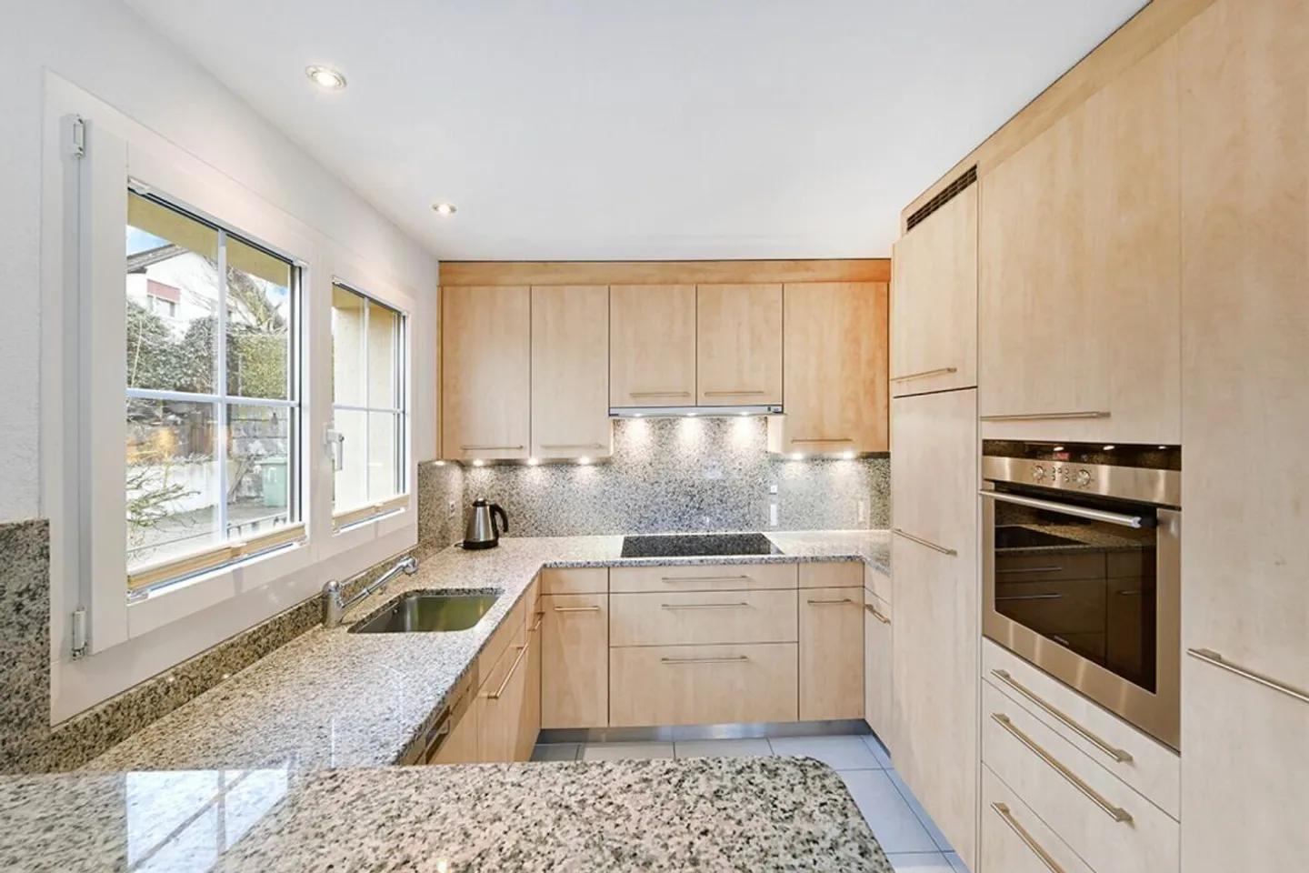 Casa unifamiliare di 5,5 locali in una posizione meravigliosamente soleggiata - Foto 5 di 21