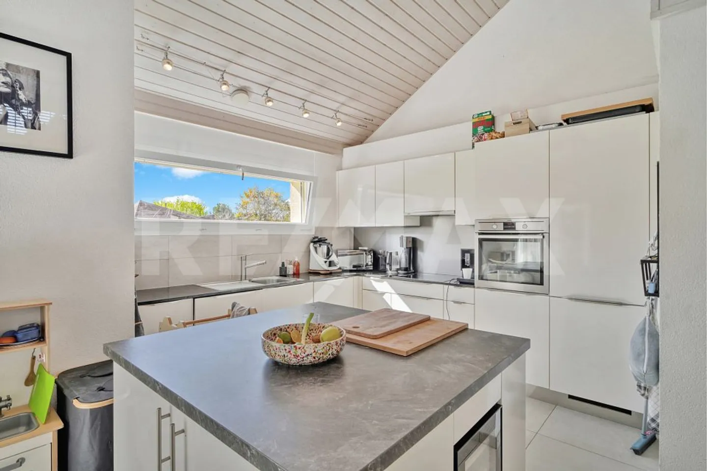 Top Floor 4.5p | 148m² including mezzanine, underfloor heating, CECB B Oron-la-Ville - Photo 3 of 7