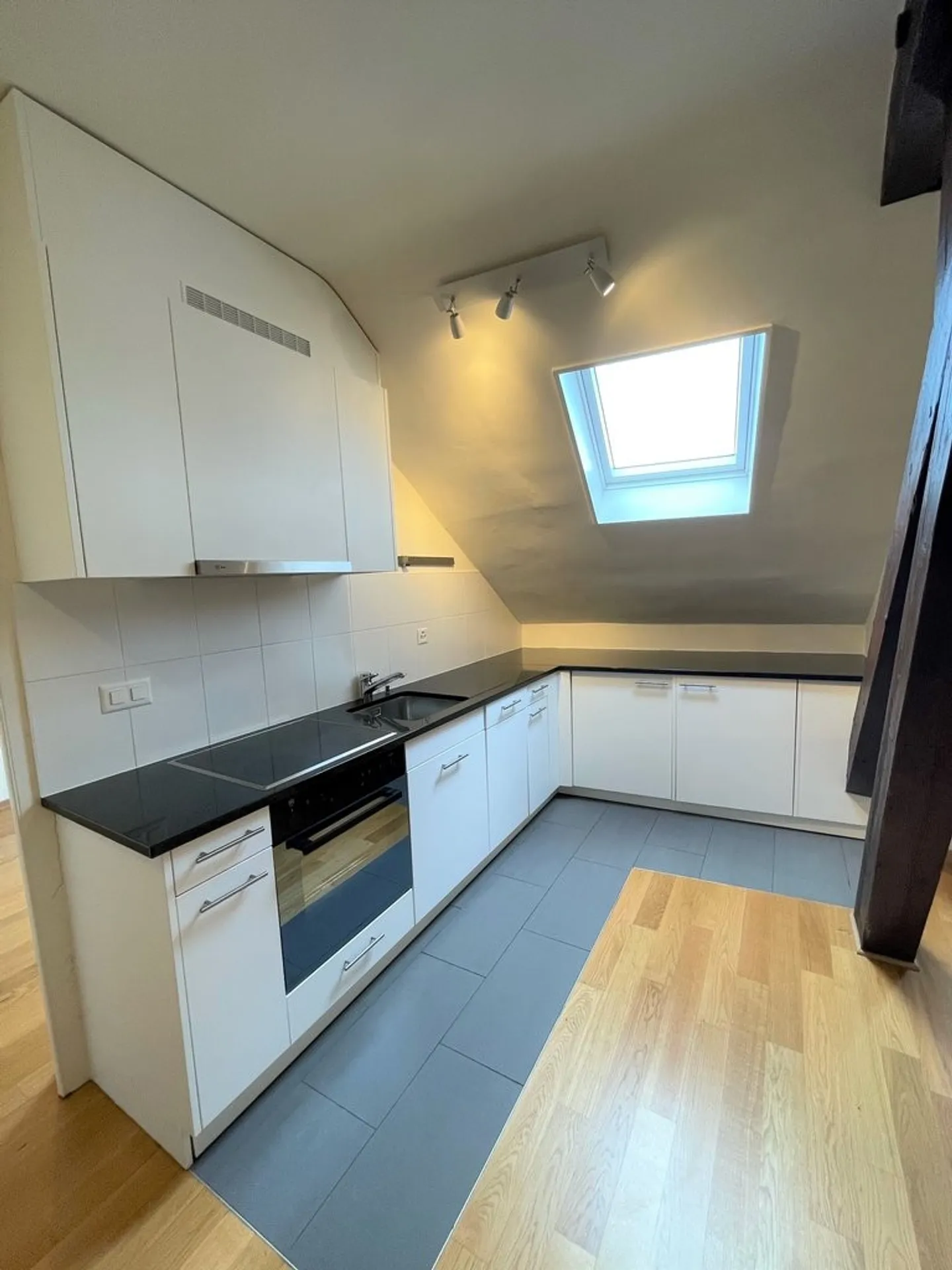 Wohnung mit 2.5 Zimmern in Plainpalais - Foto 3 von 7