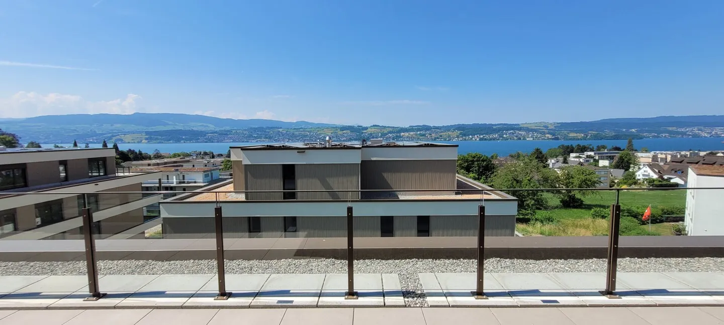 Large 3.5-room penthouse apartment in new building with lake view - Photo 1 of 10