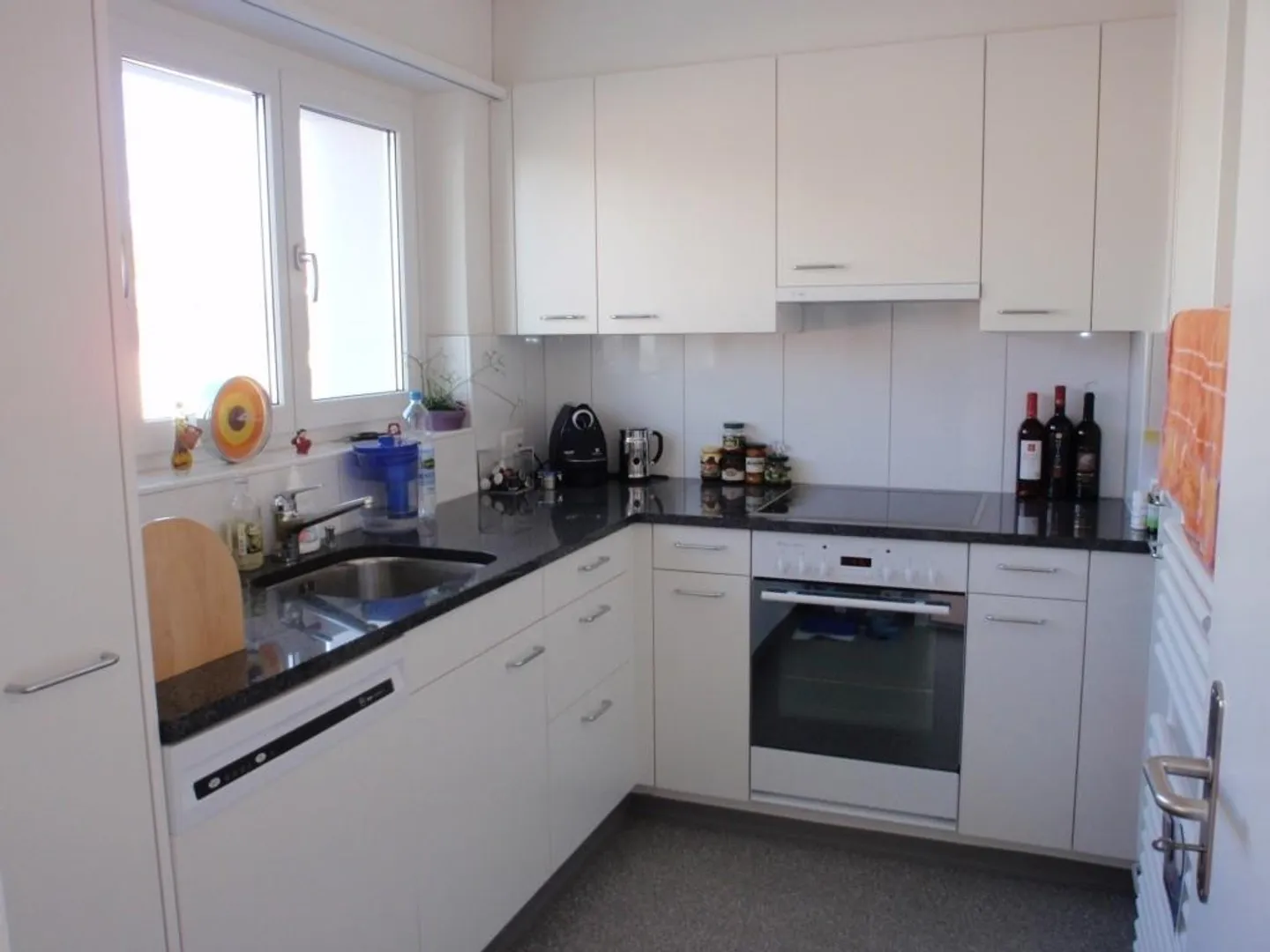 Appartamento soleggiato di 4½ stanze con vista lontana - Foto 1 di 9