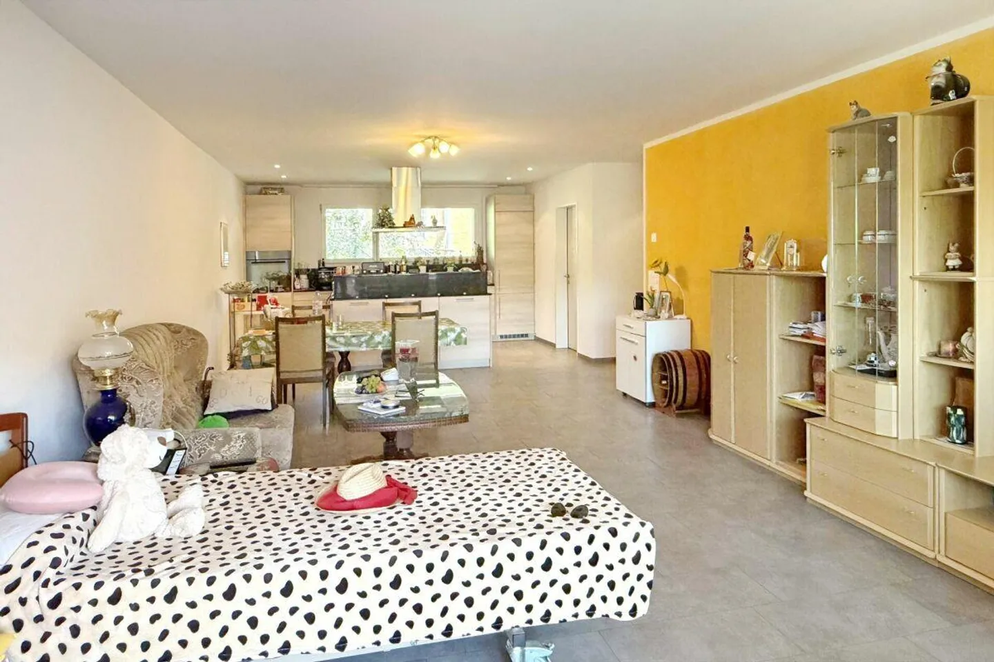 Well-maintained, spacious 3.5-room apartment with a 24 m2 large balcony ... - Photo 2 of 8