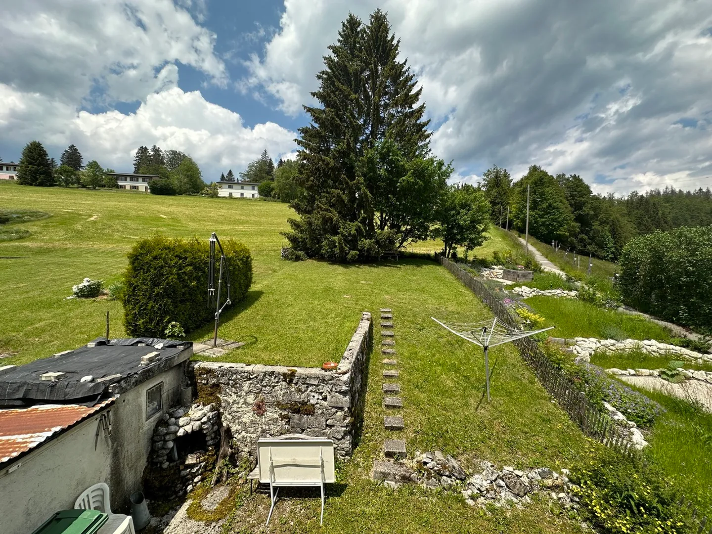 Reihenhaus mit 3 Wohnungen - Foto 1 von 12