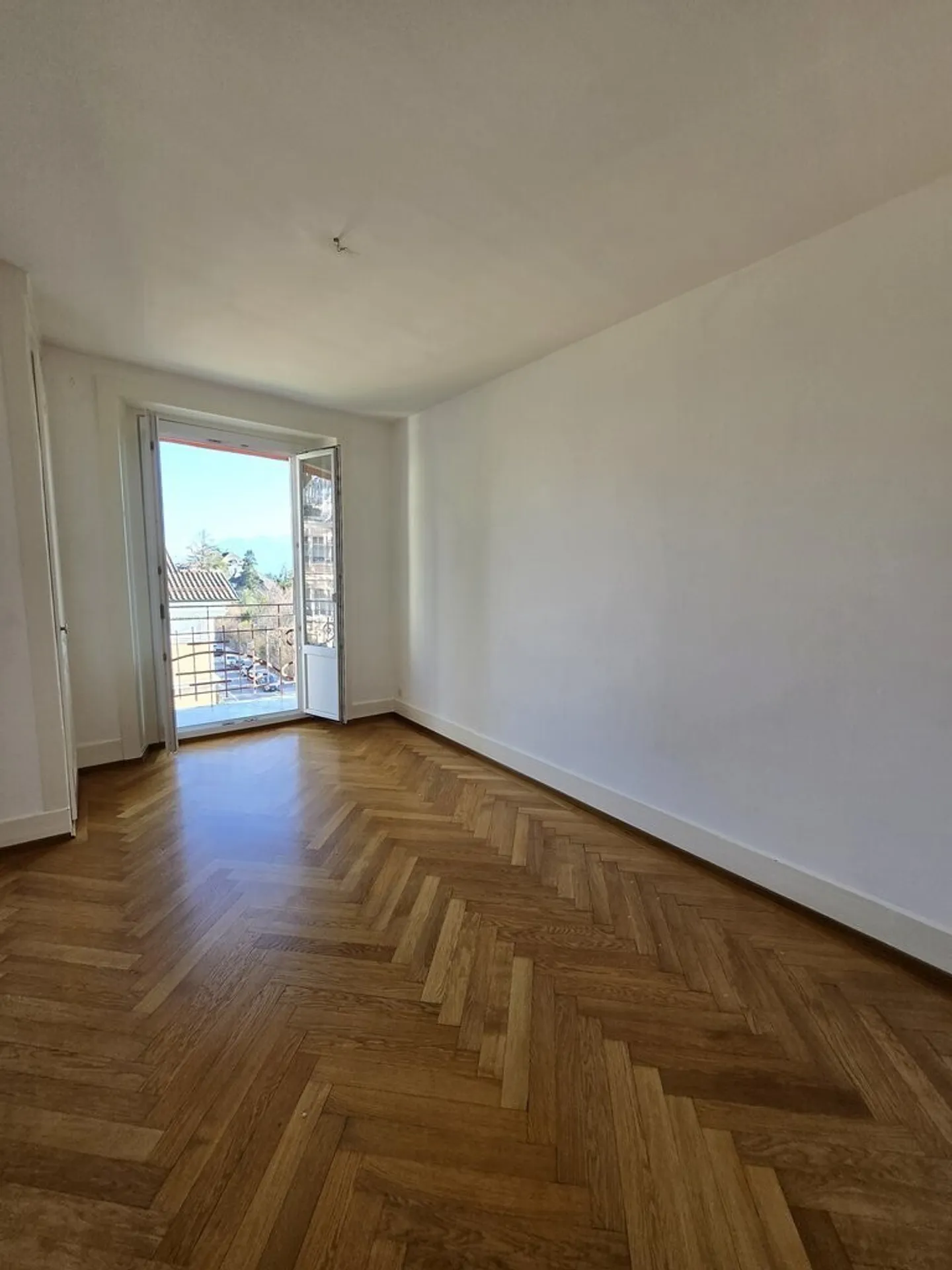 Geräumige Wohnung nahe Mon-Repos - Foto 3 von 8