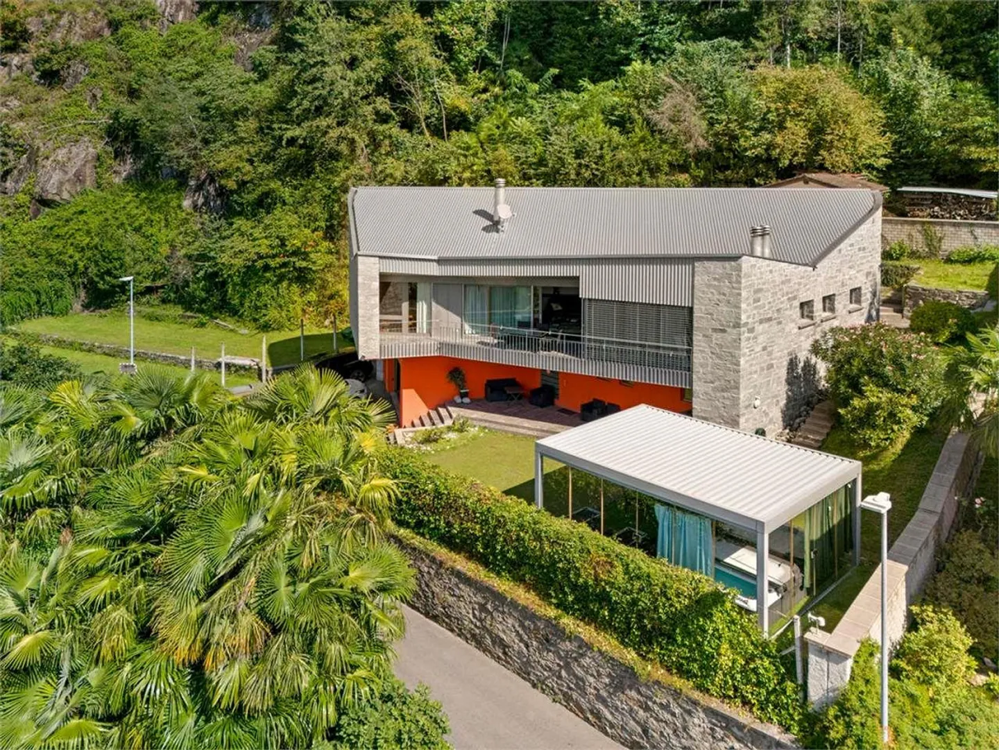 Giubiasco - Villa architecturale de prestige avec jacuzzi et design unique - Photo 1 sur 13