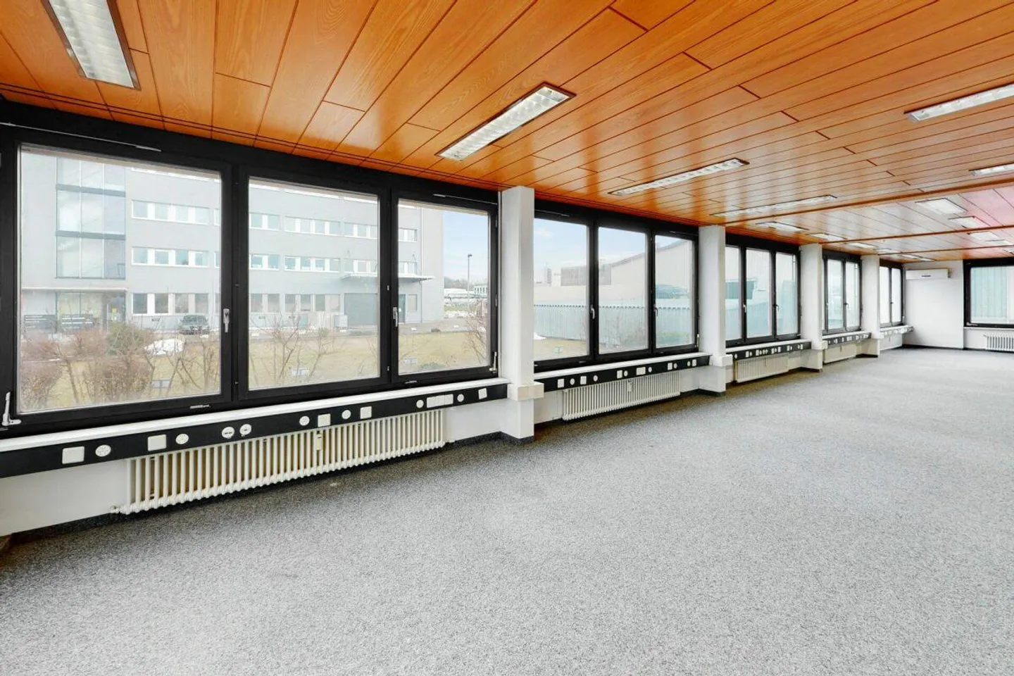Espace de bureaux et commercial climatisé - Photo 1 sur 9