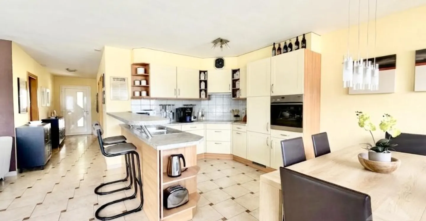 Bel appartement en terrasse avec un garage et une vue exceptionnelle ! - Foto 8 von 13