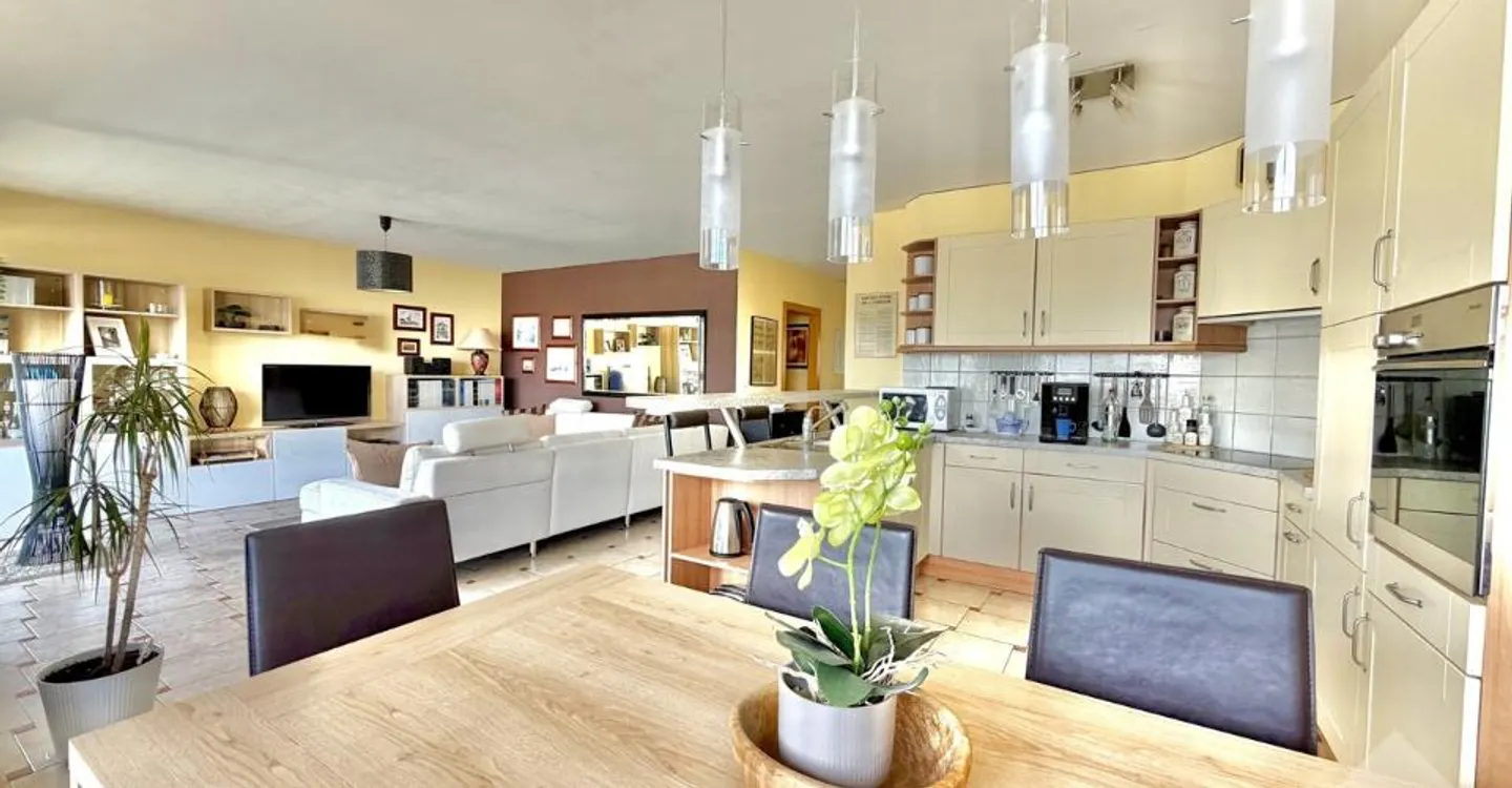 Bel appartement en terrasse avec un garage et une vue exceptionnelle ! - Foto 9 von 13