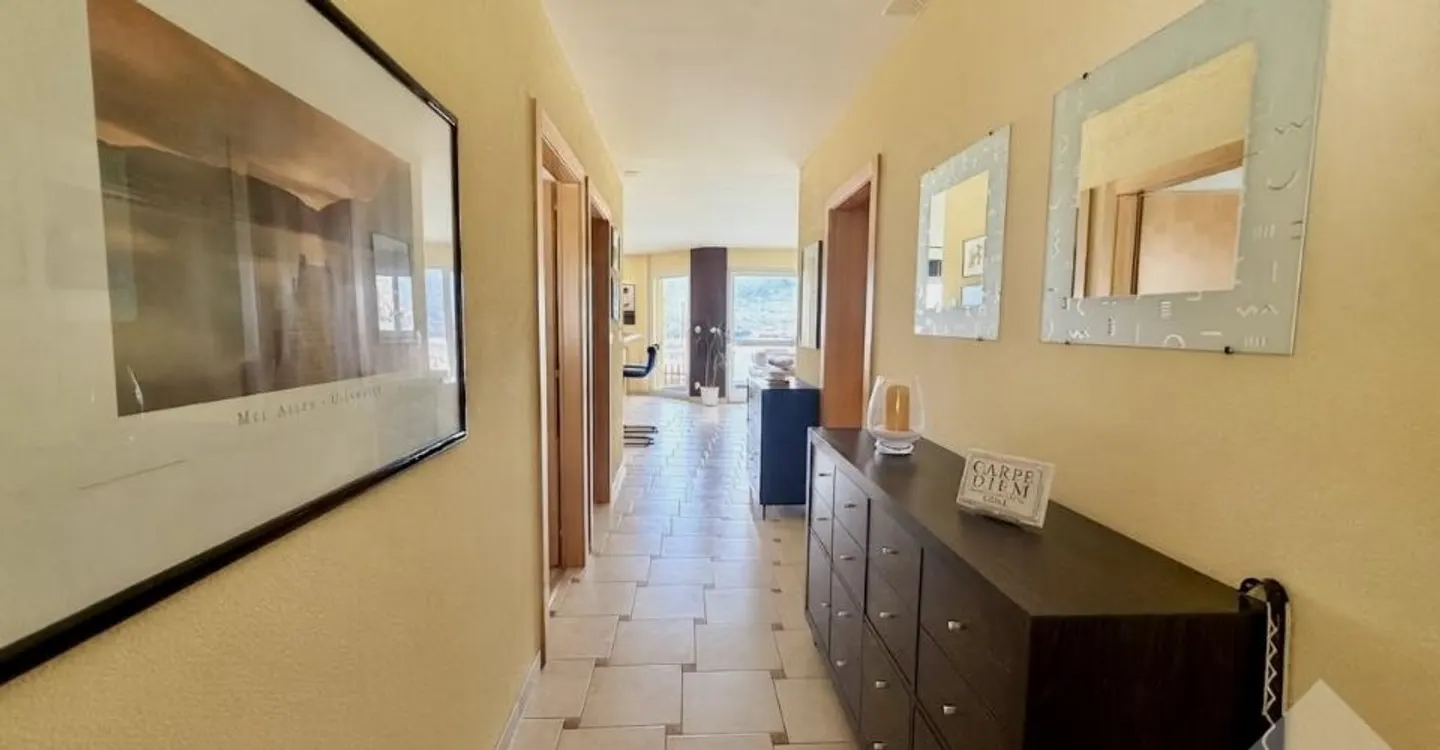 Bel appartement en terrasse avec un garage et une vue exceptionnelle ! - Foto 10 von 13