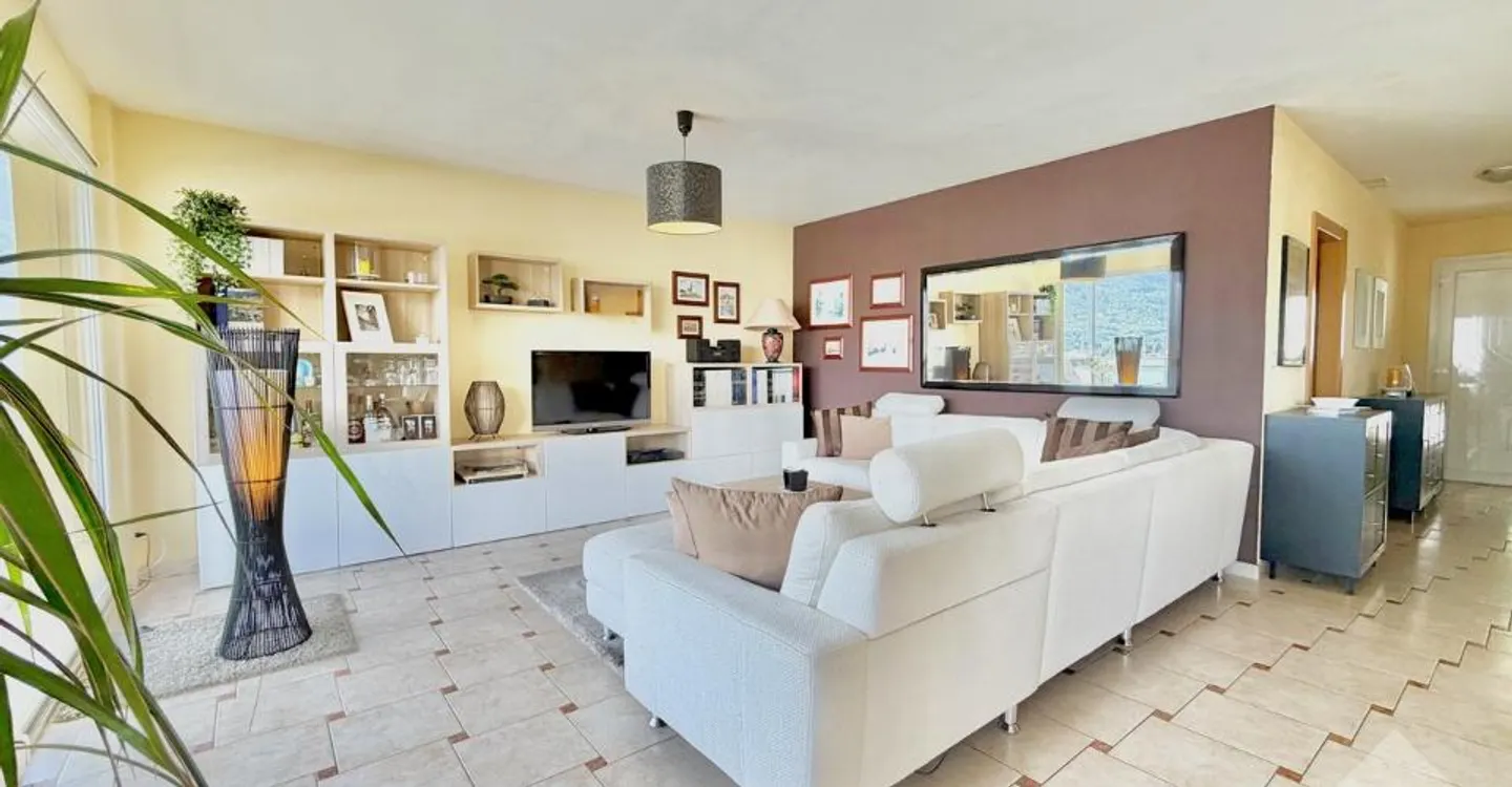 Bel appartement en terrasse avec un garage et une vue exceptionnelle ! - Foto 2 von 13