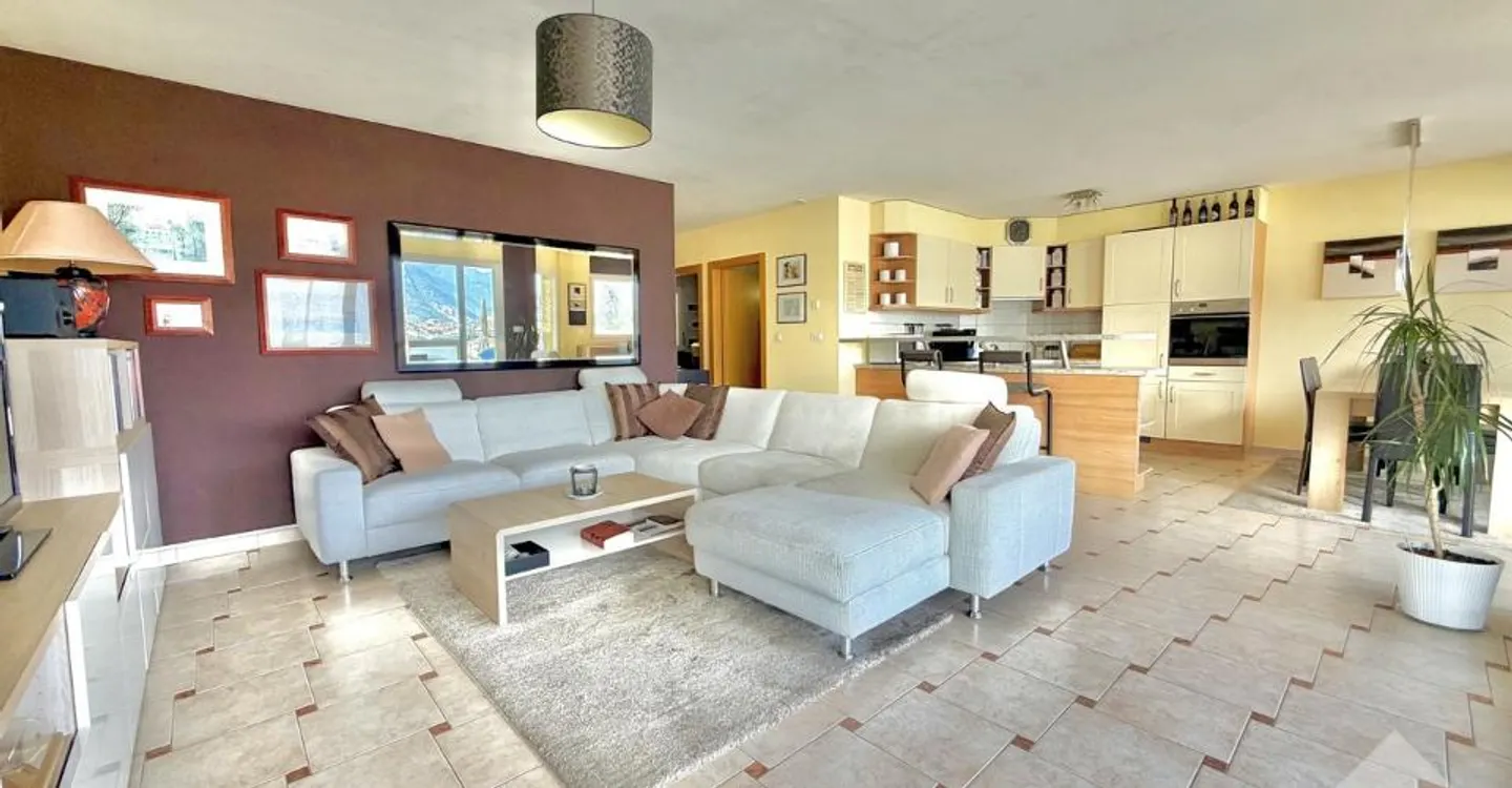 Bel appartement en terrasse avec un garage et une vue exceptionnelle ! - Foto 3 von 13
