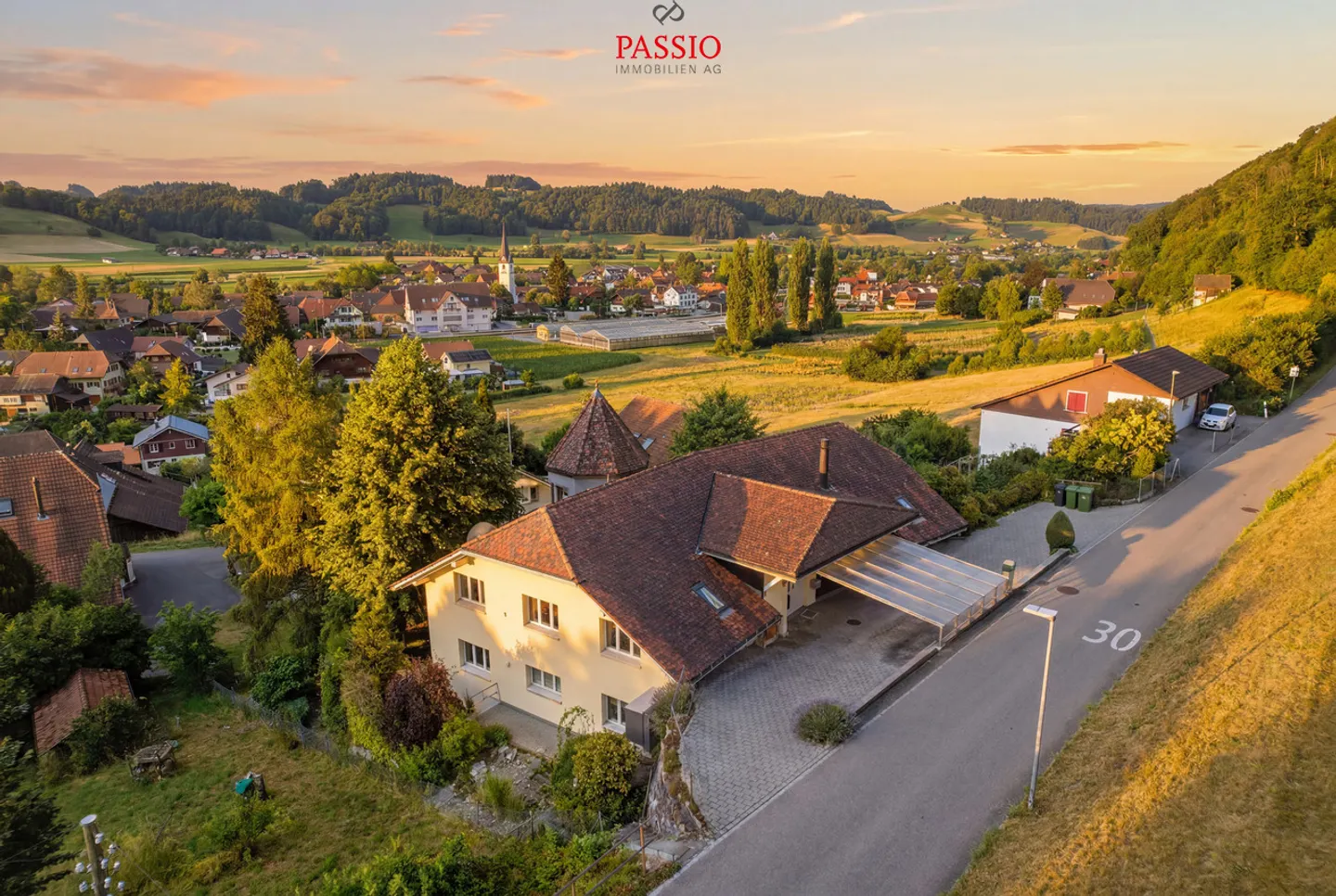 A villa of the highest class with space for your living dreams - Photo 2 of 19