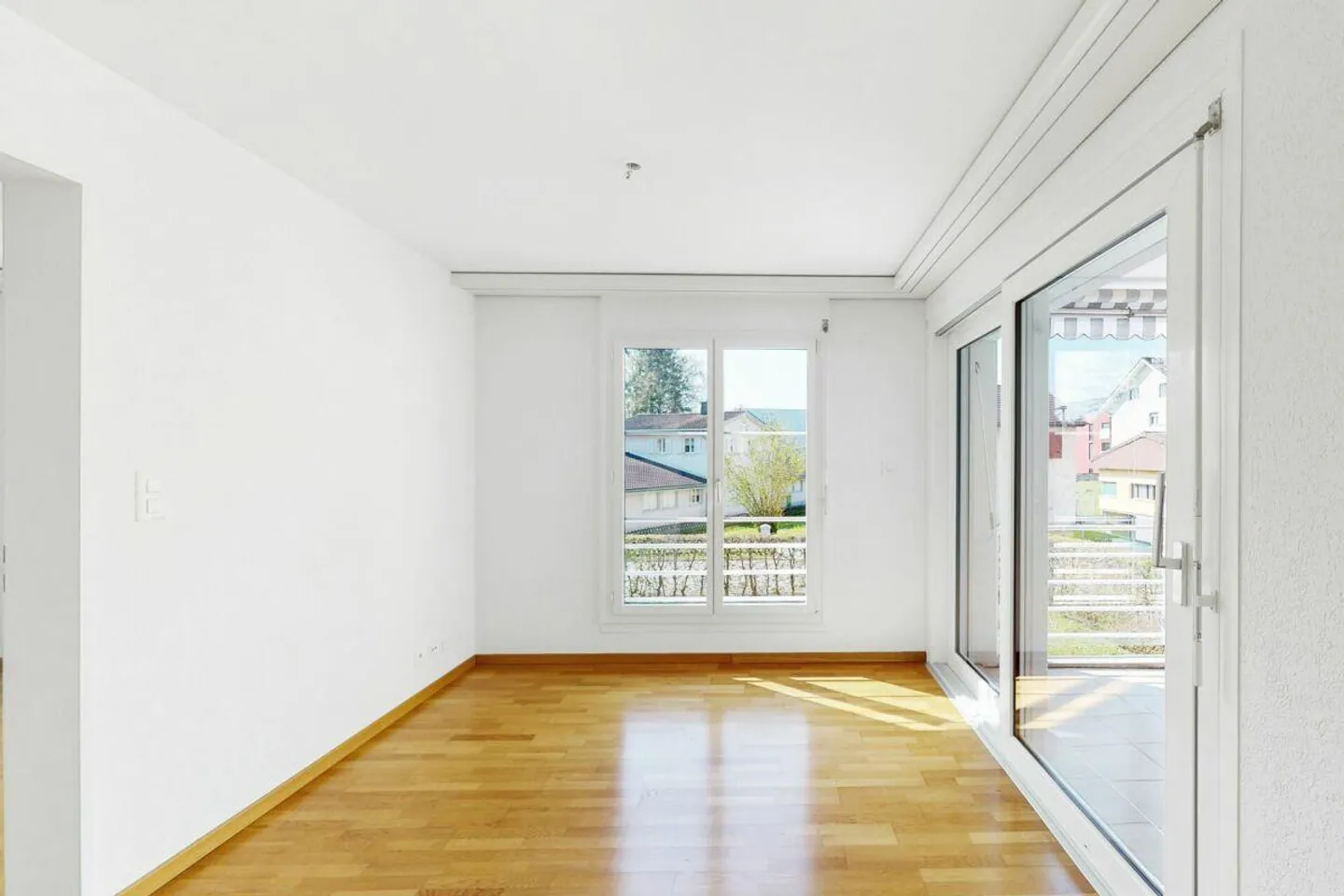 Attractive condominium in prime location - Photo 2 of 11