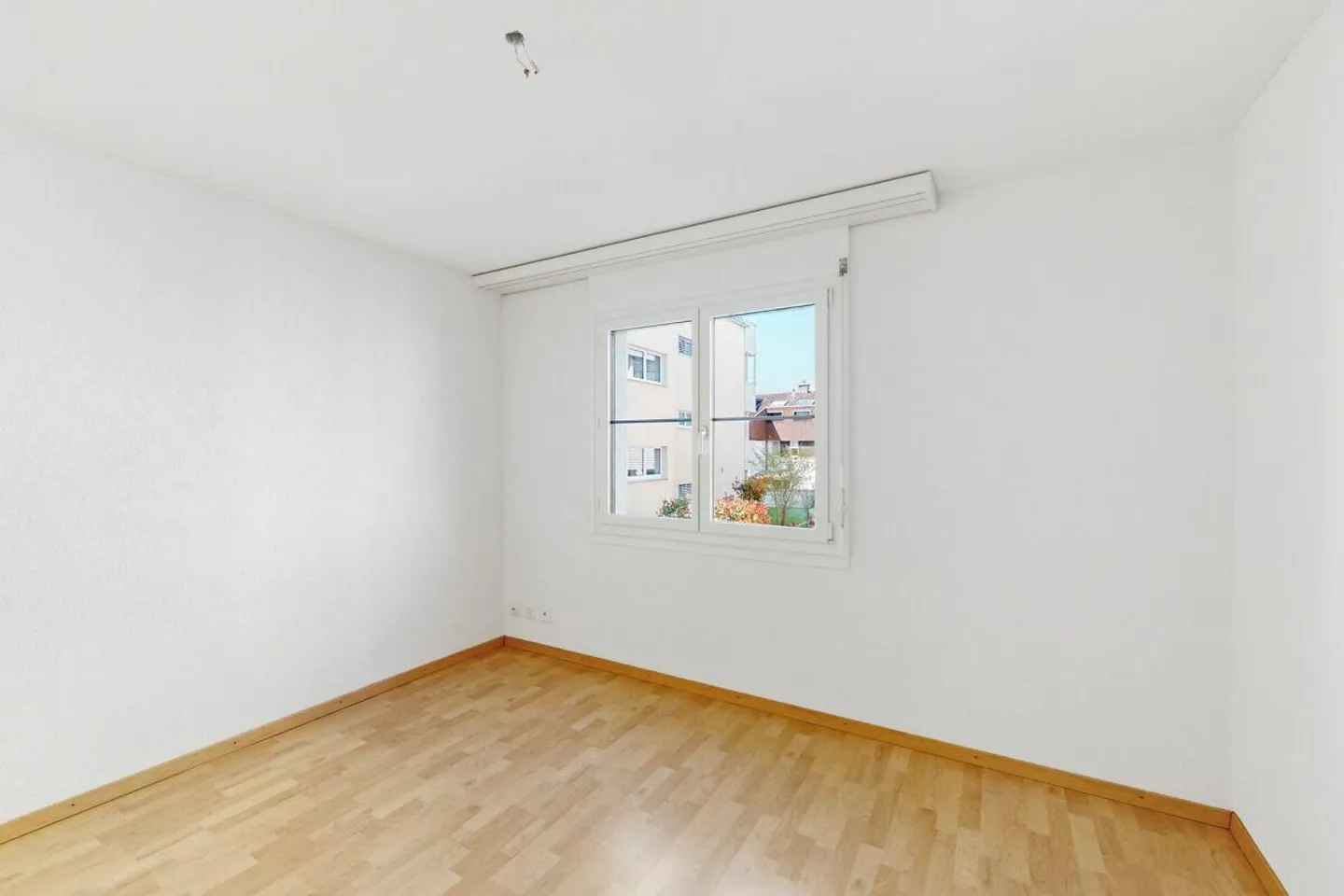 Attractive condominium in prime location - Photo 3 of 11