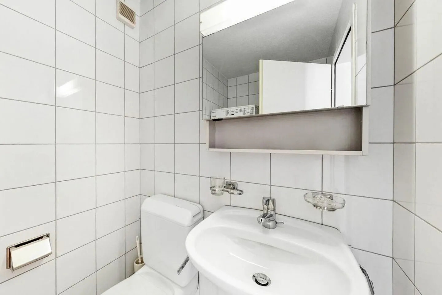 Attractive condominium in prime location - Photo 6 of 11