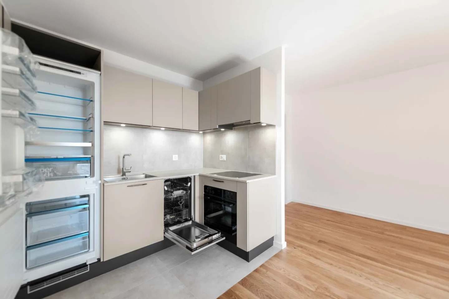 Appartement rénové avec vue lac - Photo 4 sur 12