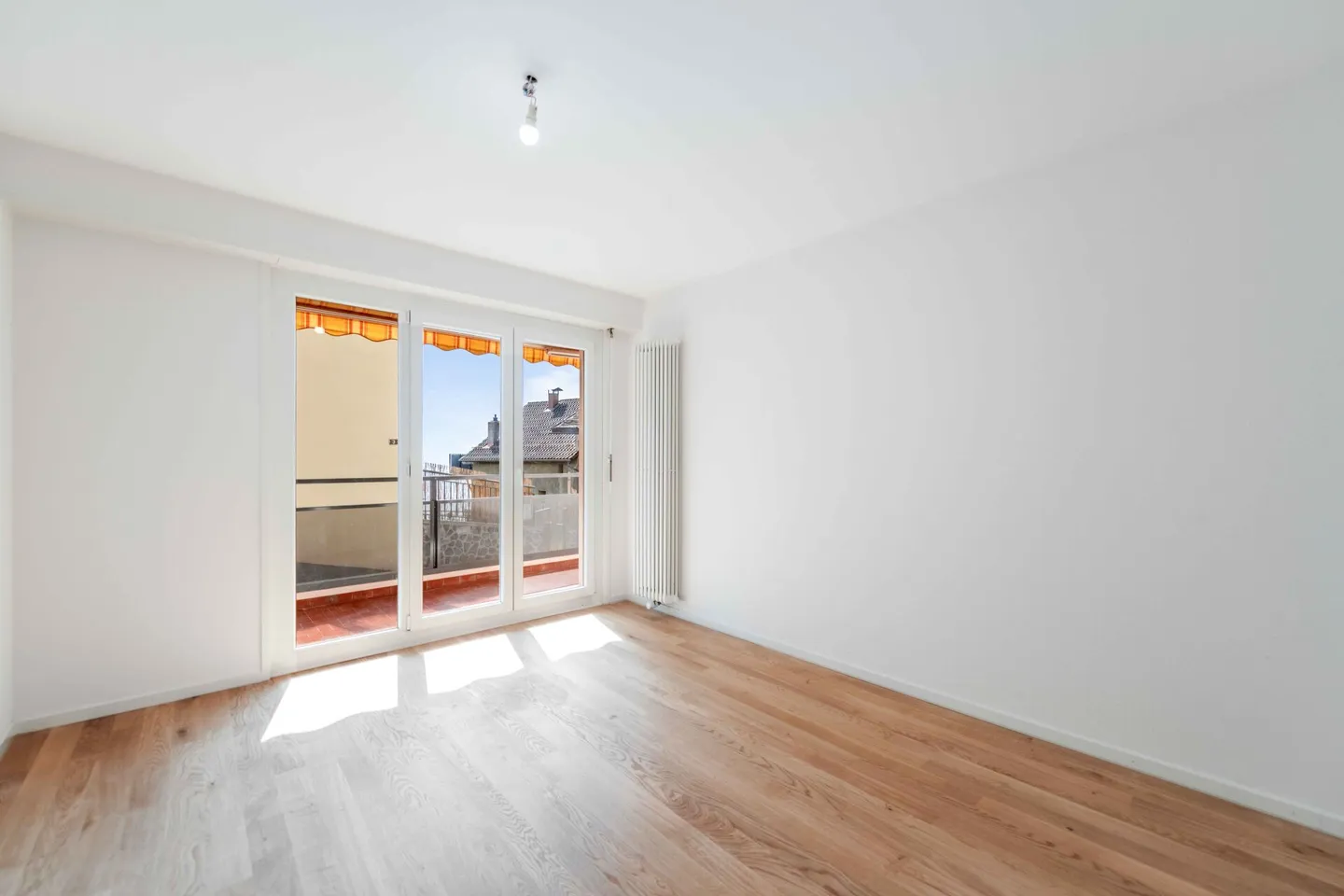 Appartement rénové avec vue lac - Photo 7 sur 12