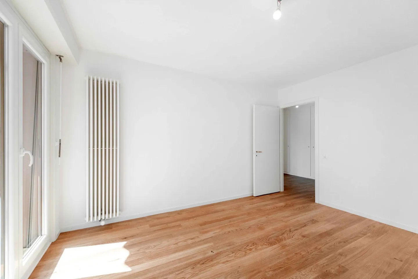 Appartement rénové avec vue lac - Photo 8 sur 12