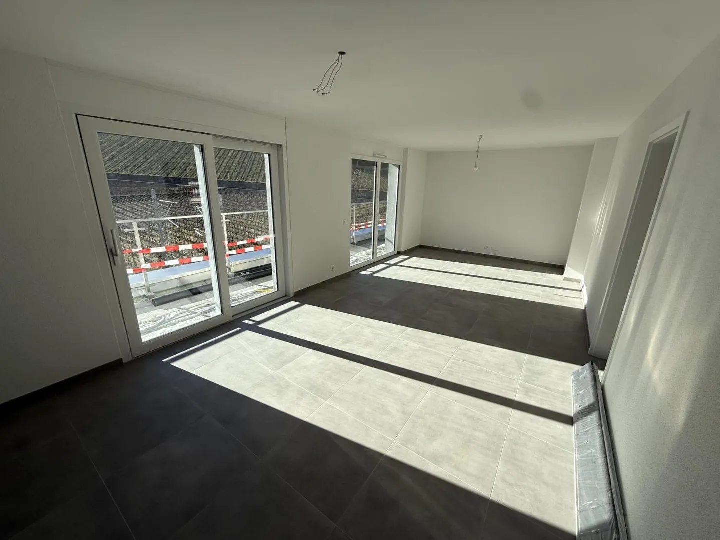 Neue 2,5-Zimmer-Wohnung ideal gelegen in Salgesch - Foto 1 von 5