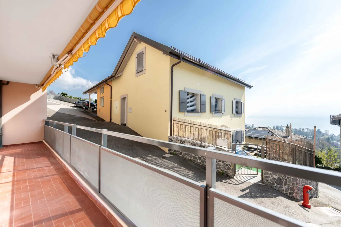 Appartement rénové avec vue lac - Photo 10 sur 12