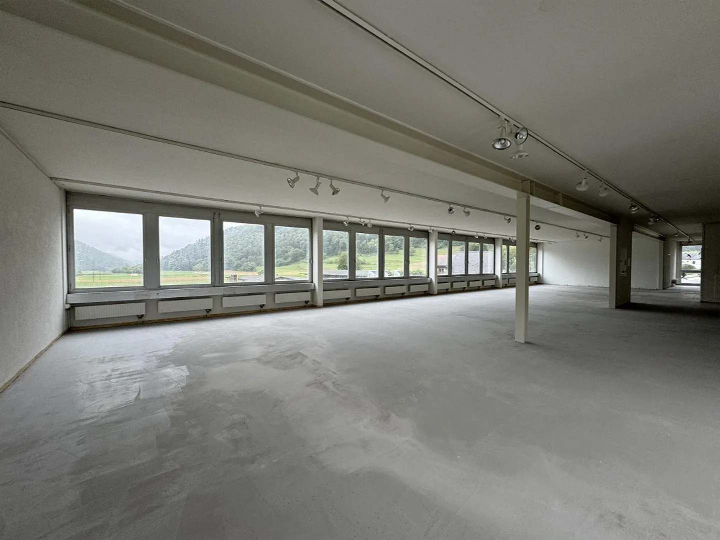 Helles Büro mit Blick ins Grüne - Foto 5 von 13