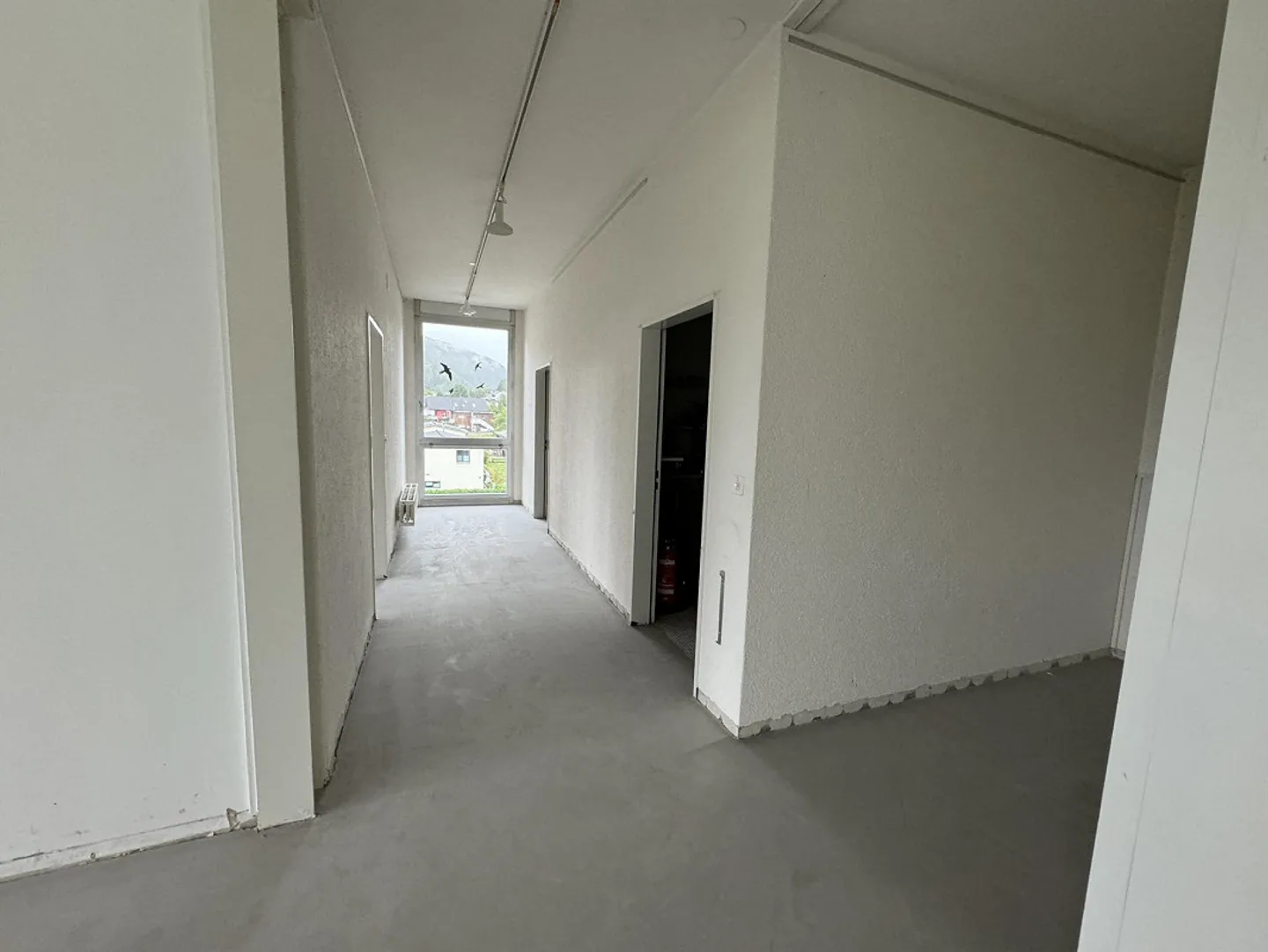 Helles Büro mit Blick ins Grüne - Foto 8 von 13