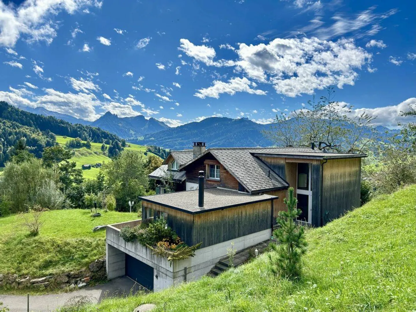 Historical Mountain House with Modern Interior in a Quiet Panoramic Location - Photo 2 of 13