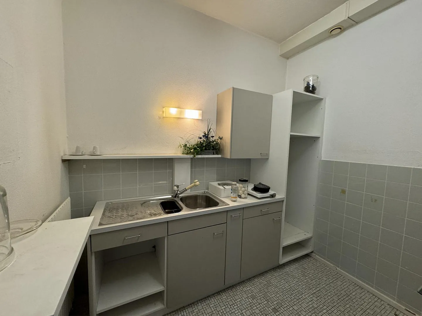 Helles Büro mit Blick ins Grüne - Foto 9 von 13