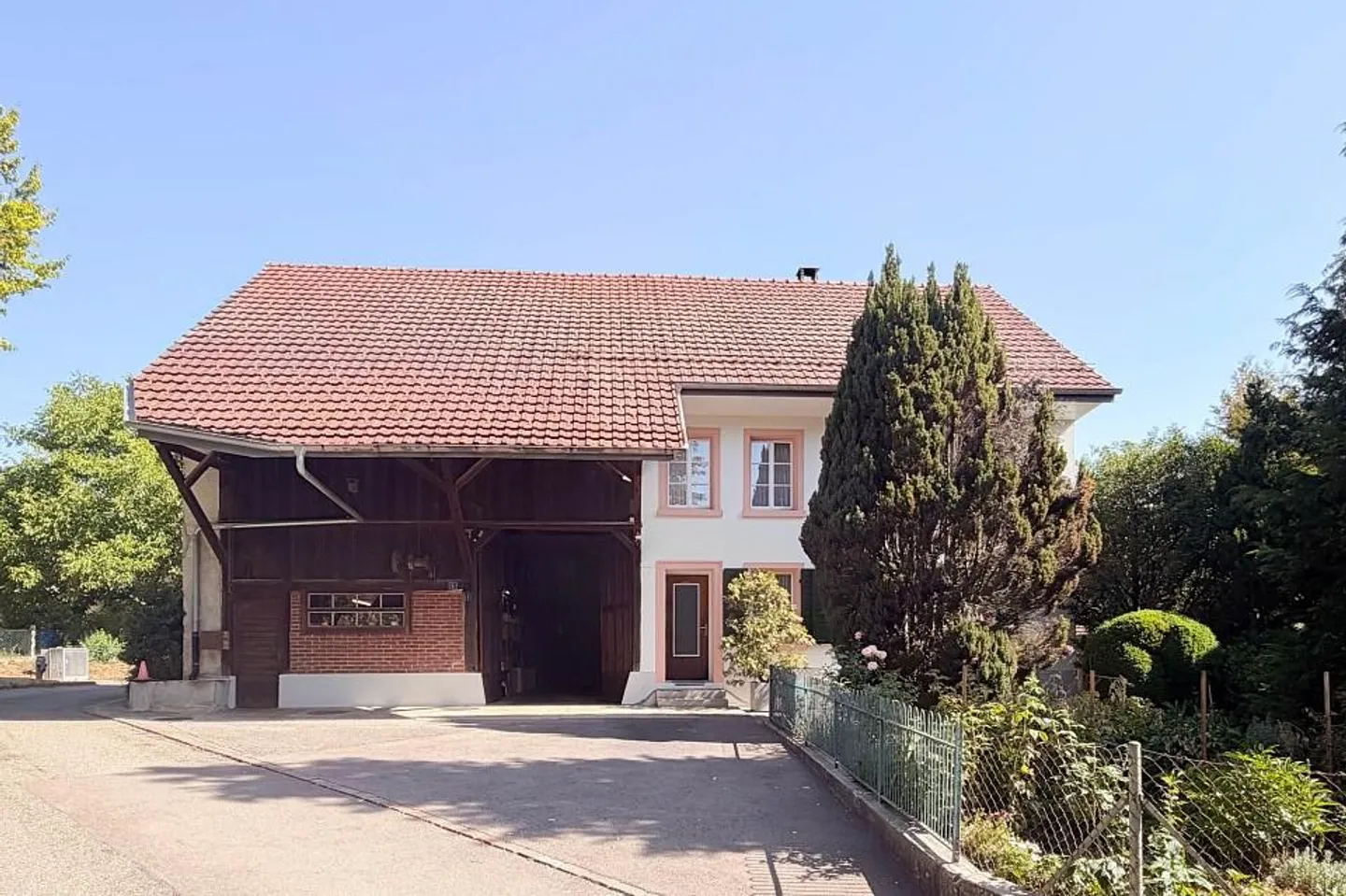 Charmantes Bauernhaus mit Werkstatt - Foto 1 von 13