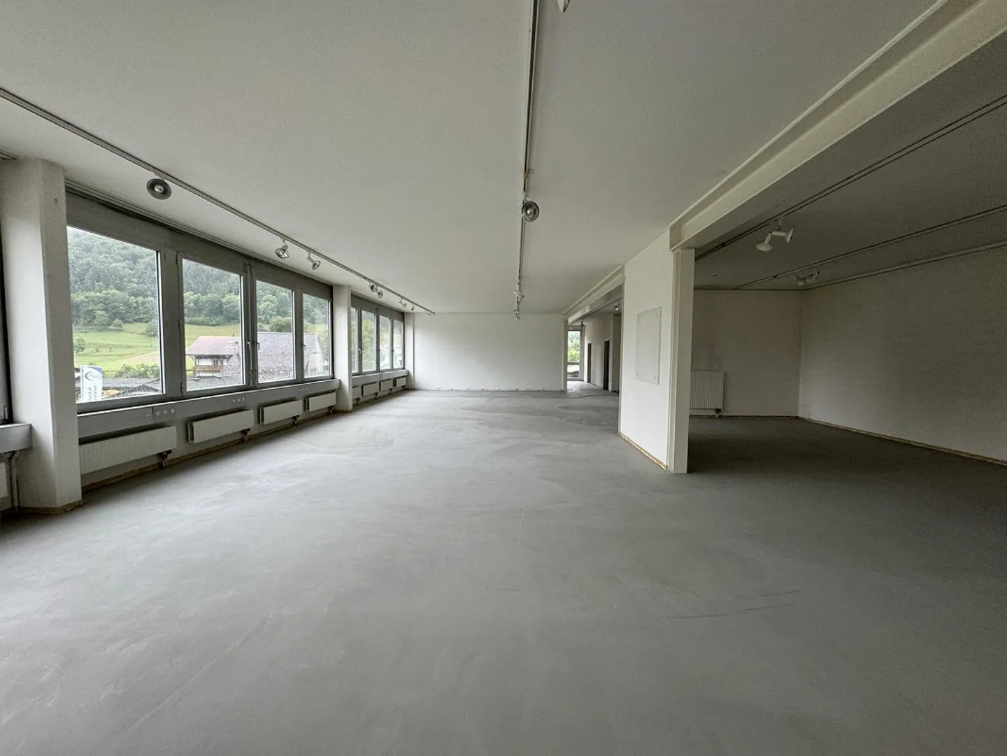 Helles Büro mit Blick ins Grüne - Foto 7 von 13