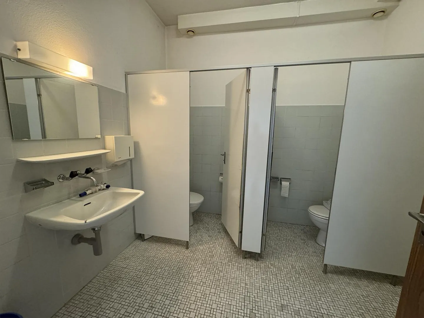 Helles Büro mit Blick ins Grüne - Foto 13 von 13