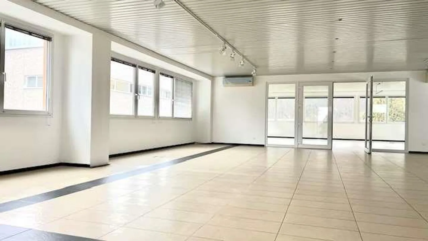 Edificio ad uso misto in affitto - Foto 9 di 13