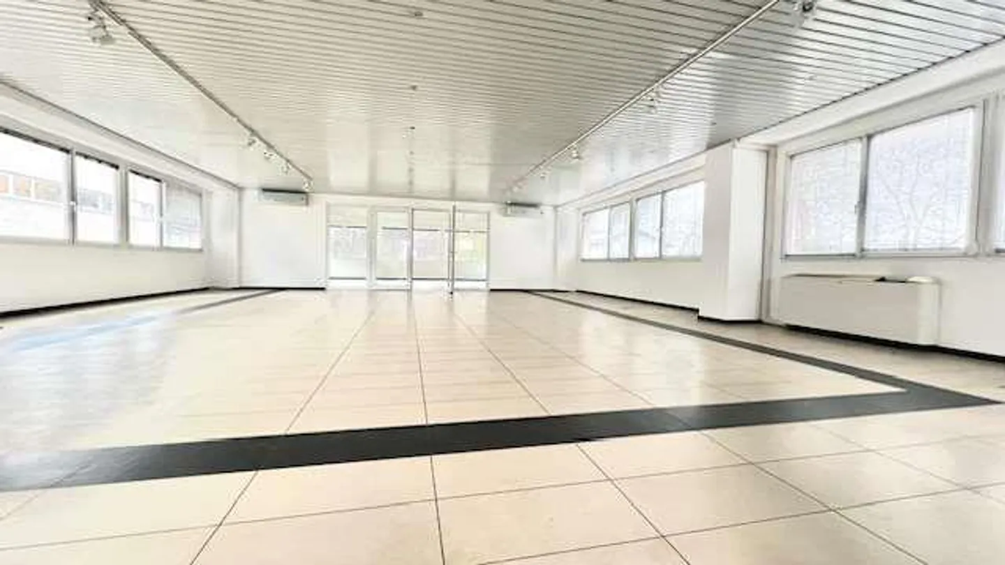 Edificio ad uso misto in affitto - Foto 11 di 13