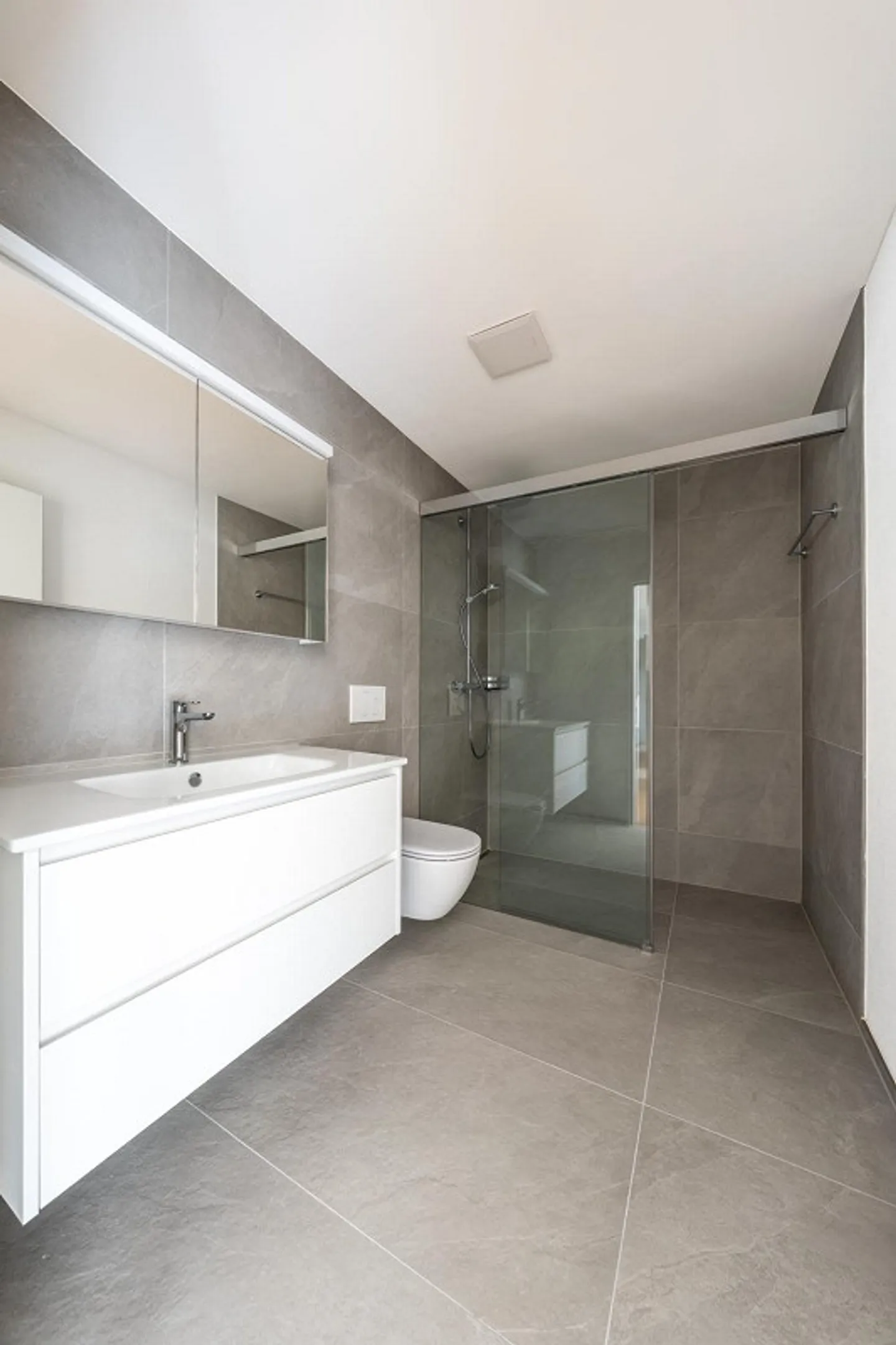 3.5-Room Apartment - Sunny, Spacious and with a View / 2.2 - Photo 5 of 13
