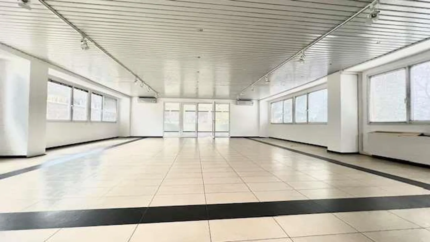 Edificio ad uso misto in affitto - Foto 8 di 13