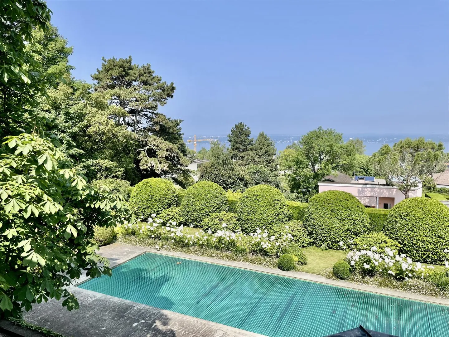 Außergewöhnliche Villa mit Pool in Vésenaz, Seeblick - Foto 3 von 5