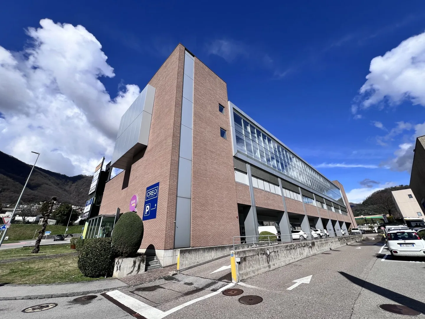 Ufficio vicino all'uscita autostradale di Lugano Nord - Foto 1 di 5