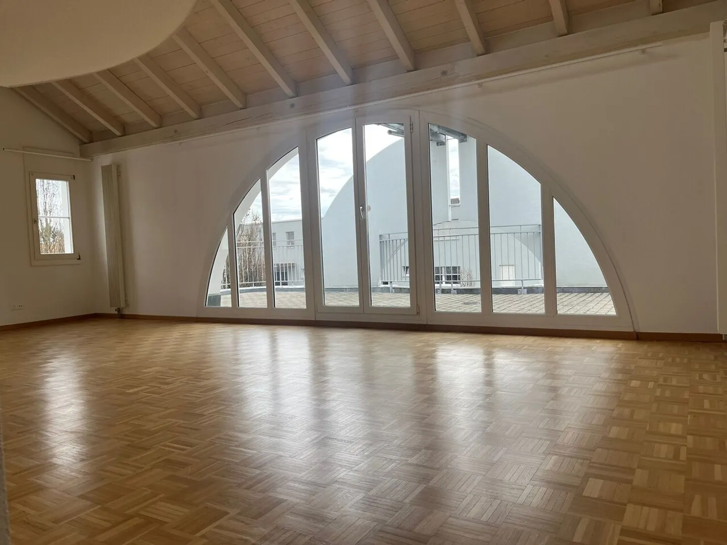 Your Dream Home in Grenchen: Unique Maisonette Apartment - Photo 3 of 9