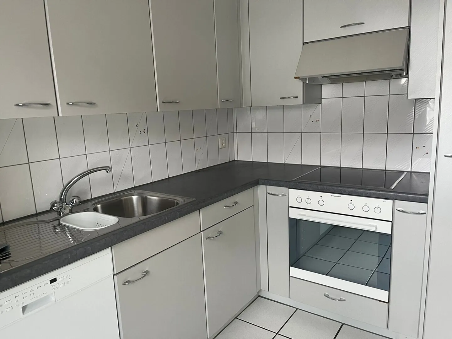 Your Dream Home in Grenchen: Unique Maisonette Apartment - Photo 5 of 9