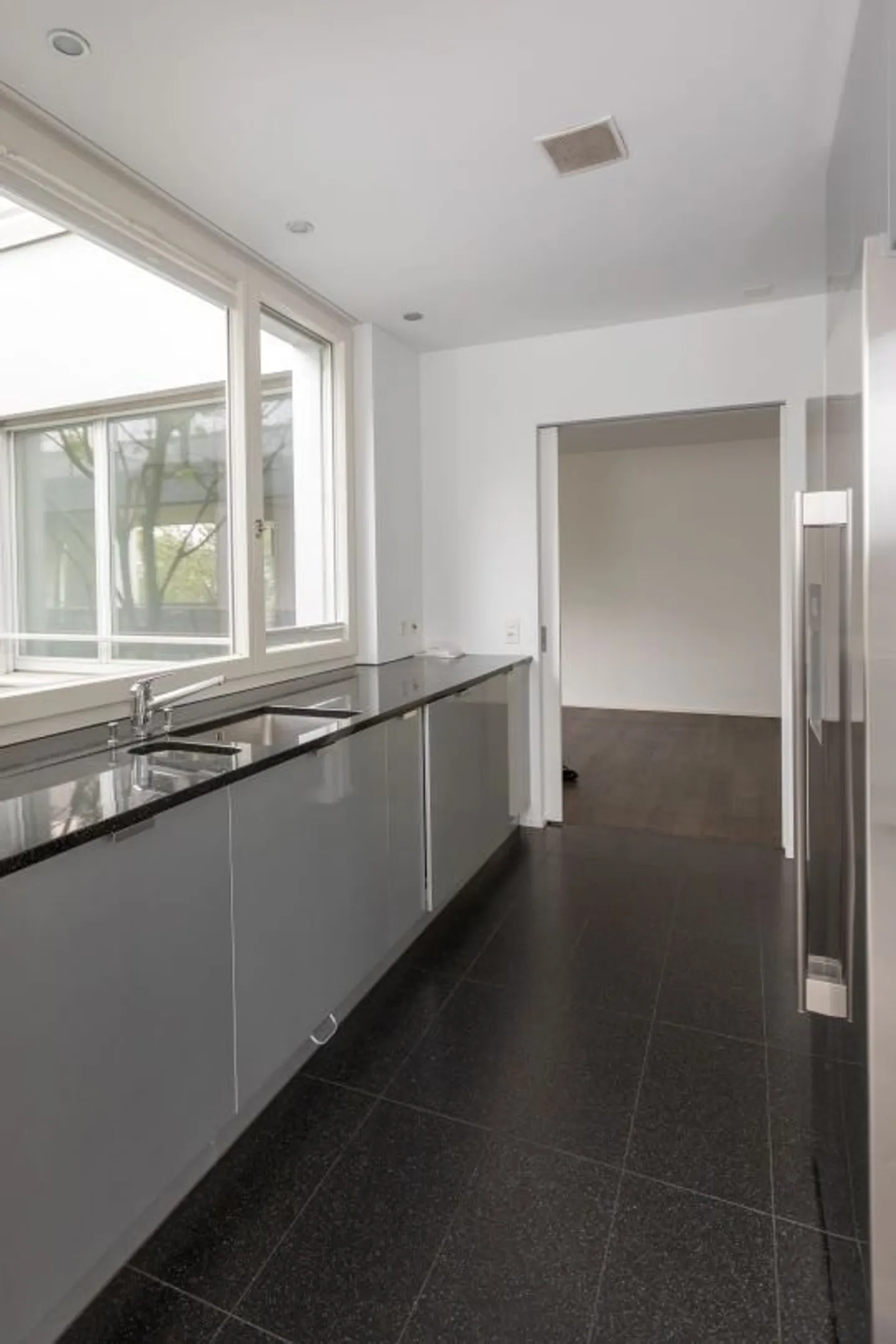 Modern 4.5-room gem on Signaustrasse 10 - Center Zurich - Photo 2 of 7