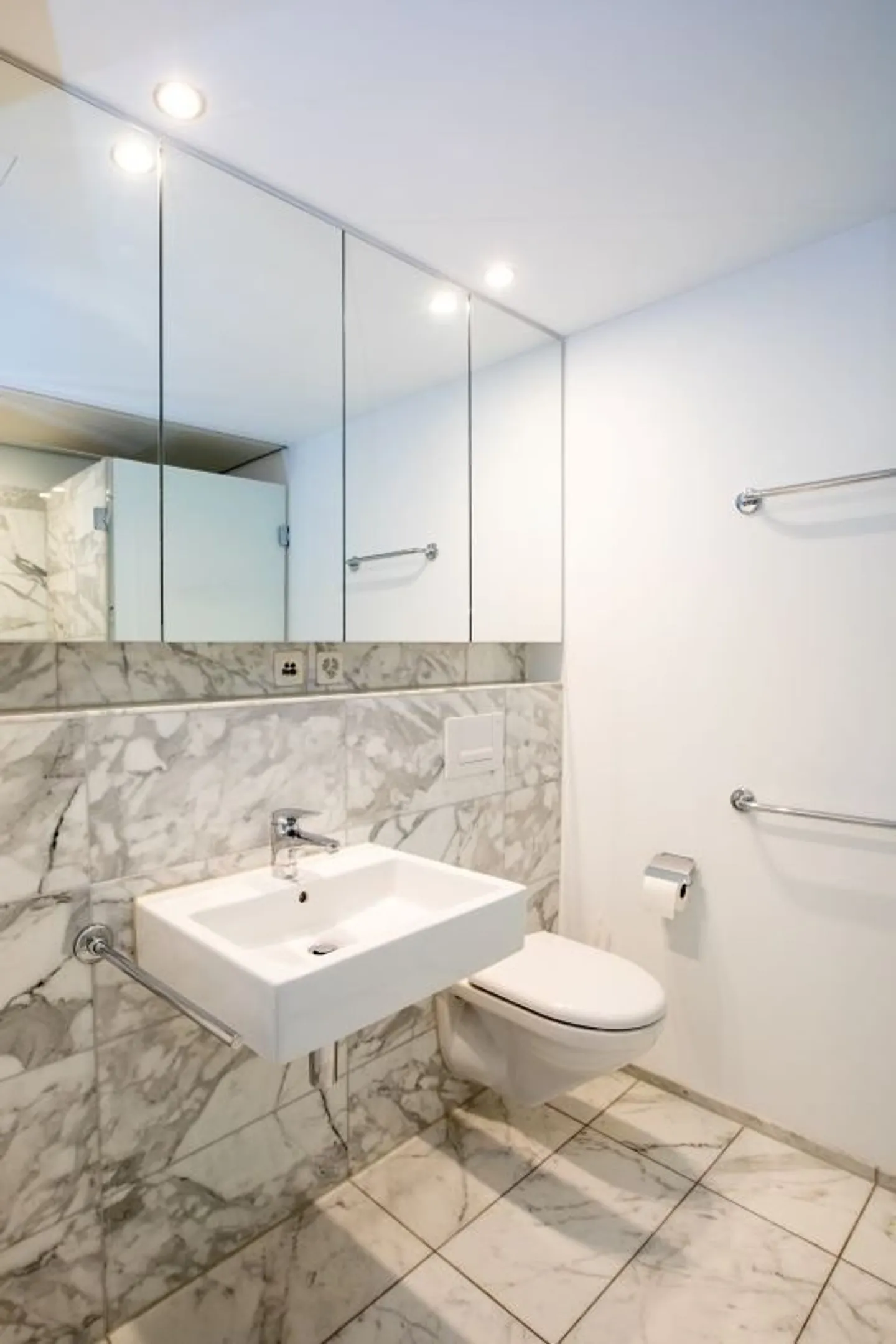 Modern 4.5-room gem on Signaustrasse 10 - Center Zurich - Photo 3 of 7