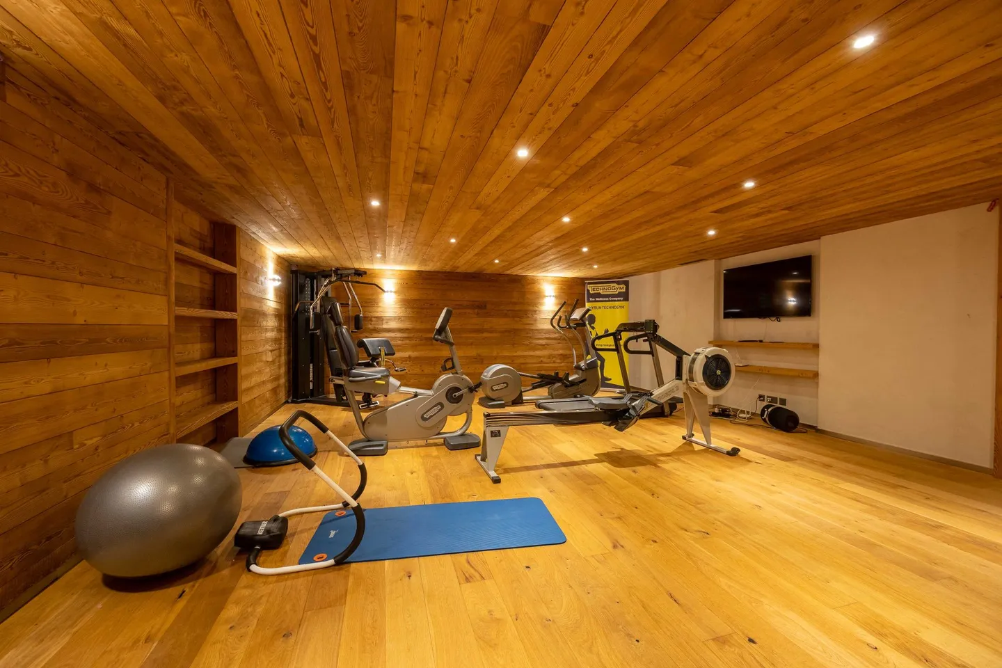 EXCEPTIONAL, magnificent and luxurious 5.5-room apartment in a semi-attic - Photo 5 of 7