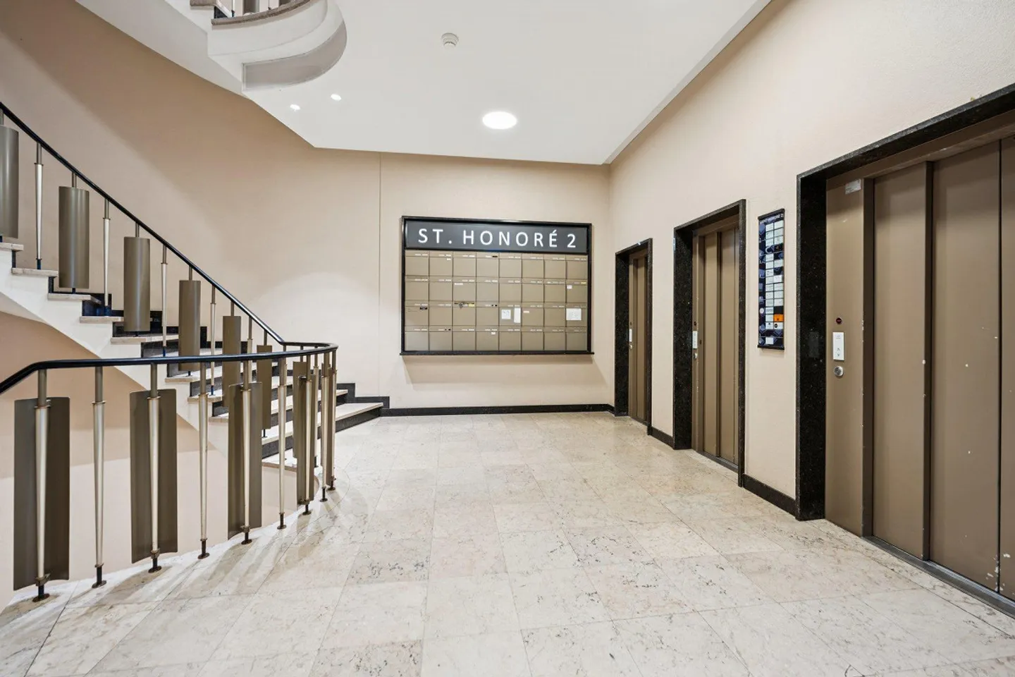 Superbe Attique avec Deux Terrasses - Photo 12 sur 13