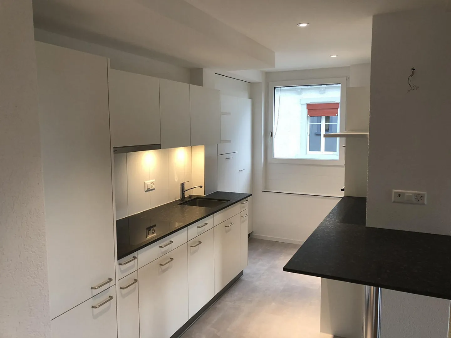 Appartamento ristrutturato di 4,5 stanze in posizione tranquilla con riscaldamento a sonde geotermiche - Foto 3 di 9