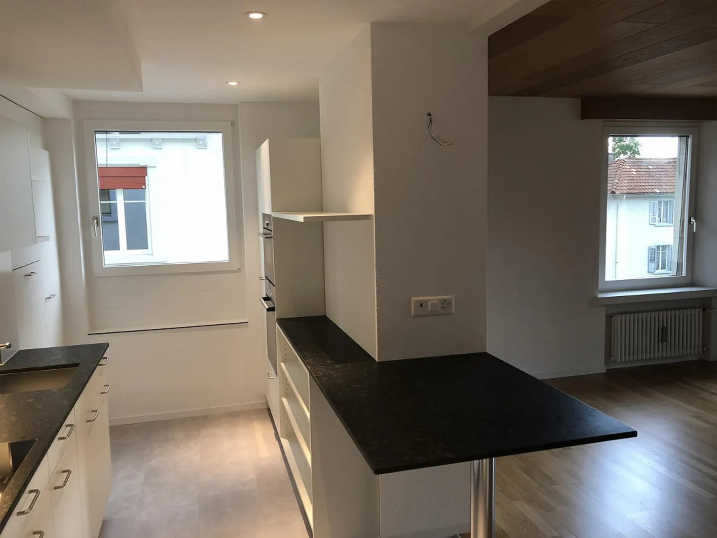 Appartamento ristrutturato di 4,5 stanze in posizione tranquilla con riscaldamento a sonde geotermiche - Foto 4 di 9