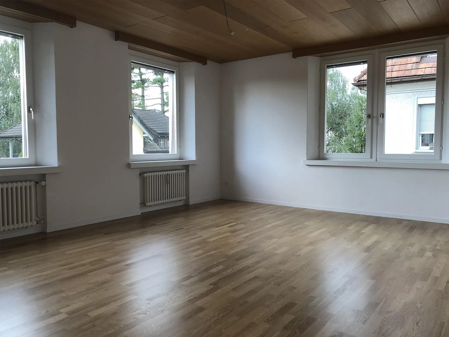 Appartamento ristrutturato di 4,5 stanze in posizione tranquilla con riscaldamento a sonde geotermiche - Foto 5 di 9