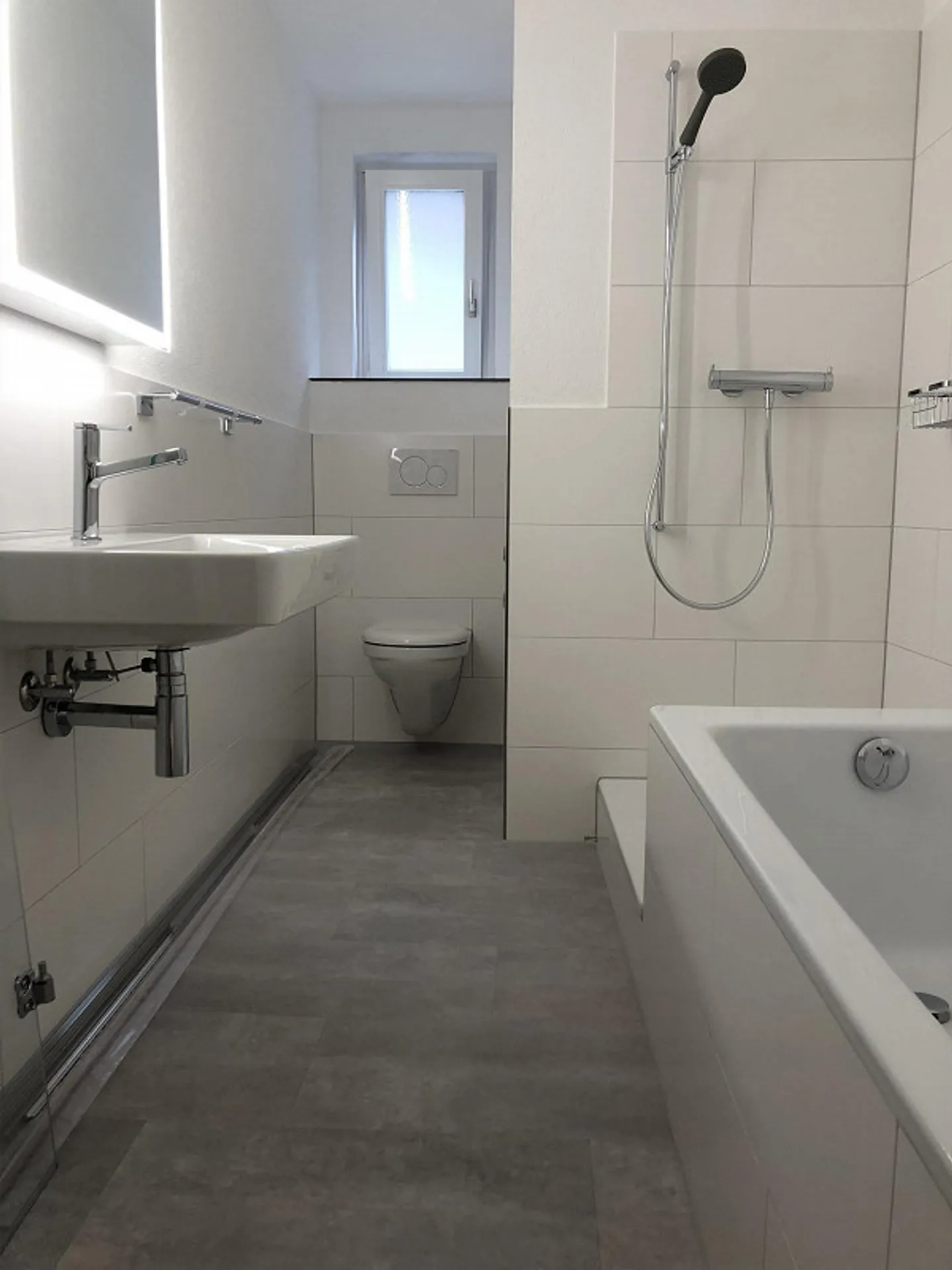 Appartamento ristrutturato di 4,5 stanze in posizione tranquilla con riscaldamento a sonde geotermiche - Foto 8 di 9