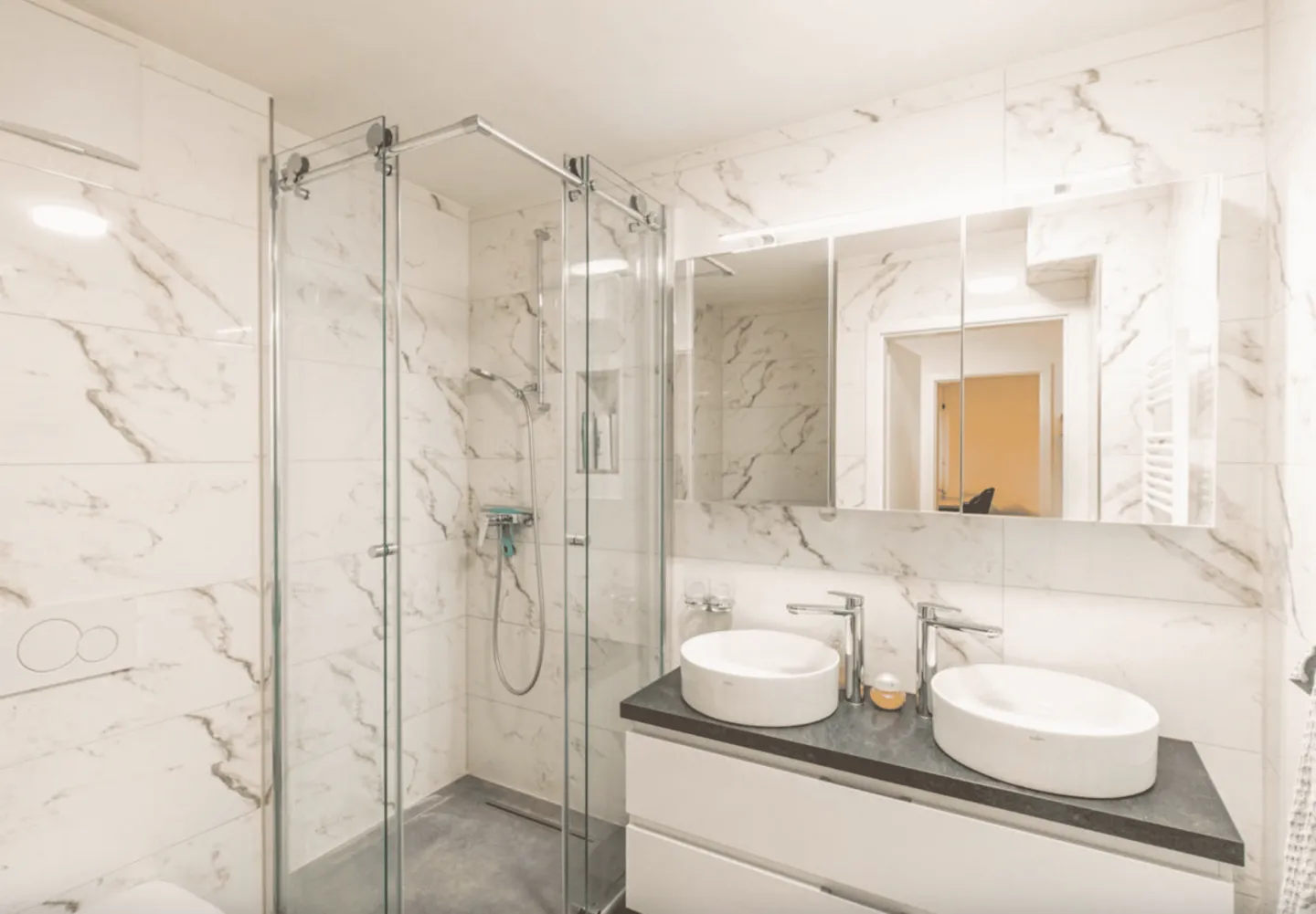 Renovated Condominium with Winter Garden! - Photo 3 of 6