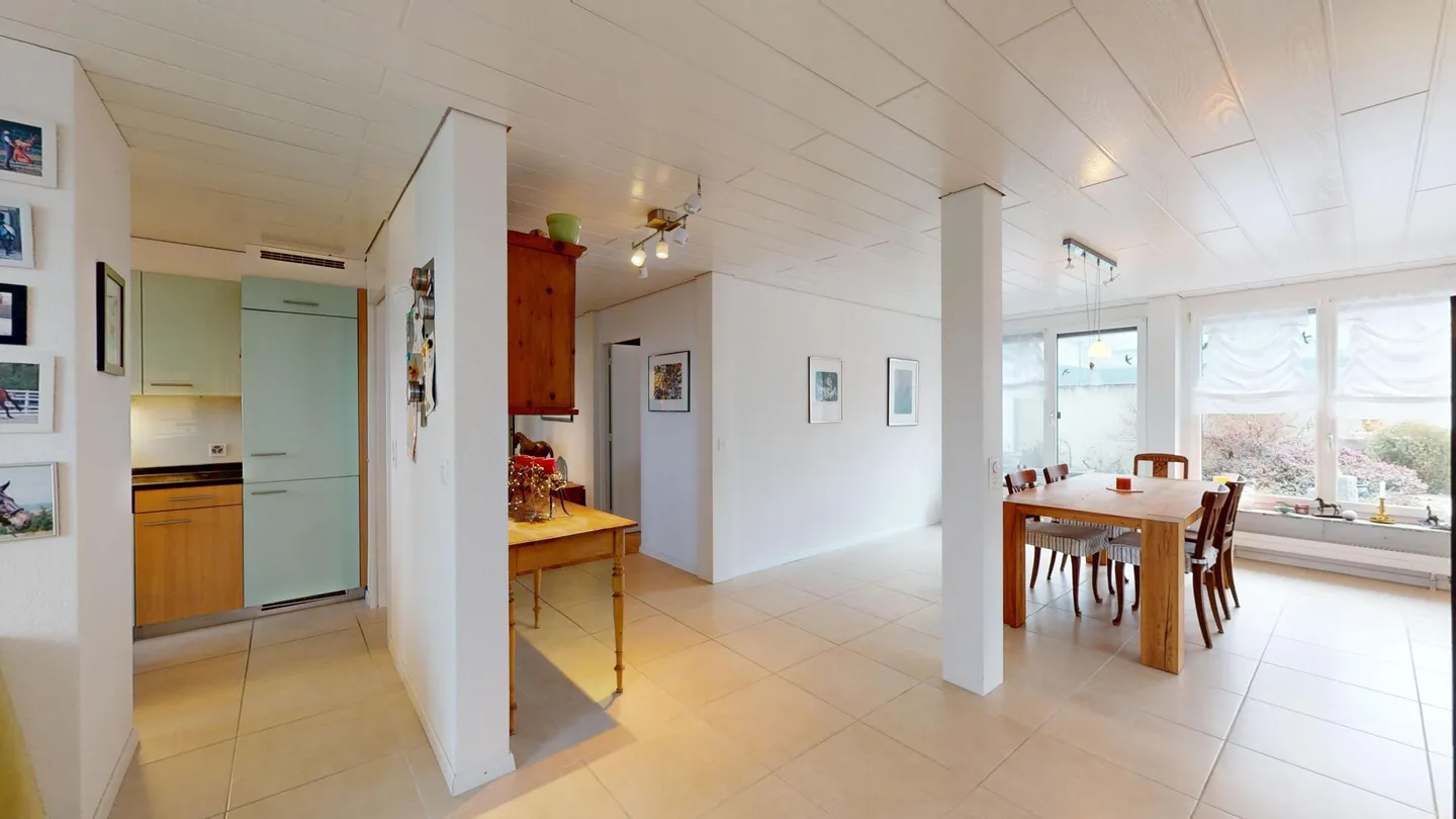 Wohnen mit Aussicht - lichtdurchflutete Terrassenwohnung mit Pool & Sauna - Foto 3 von 5